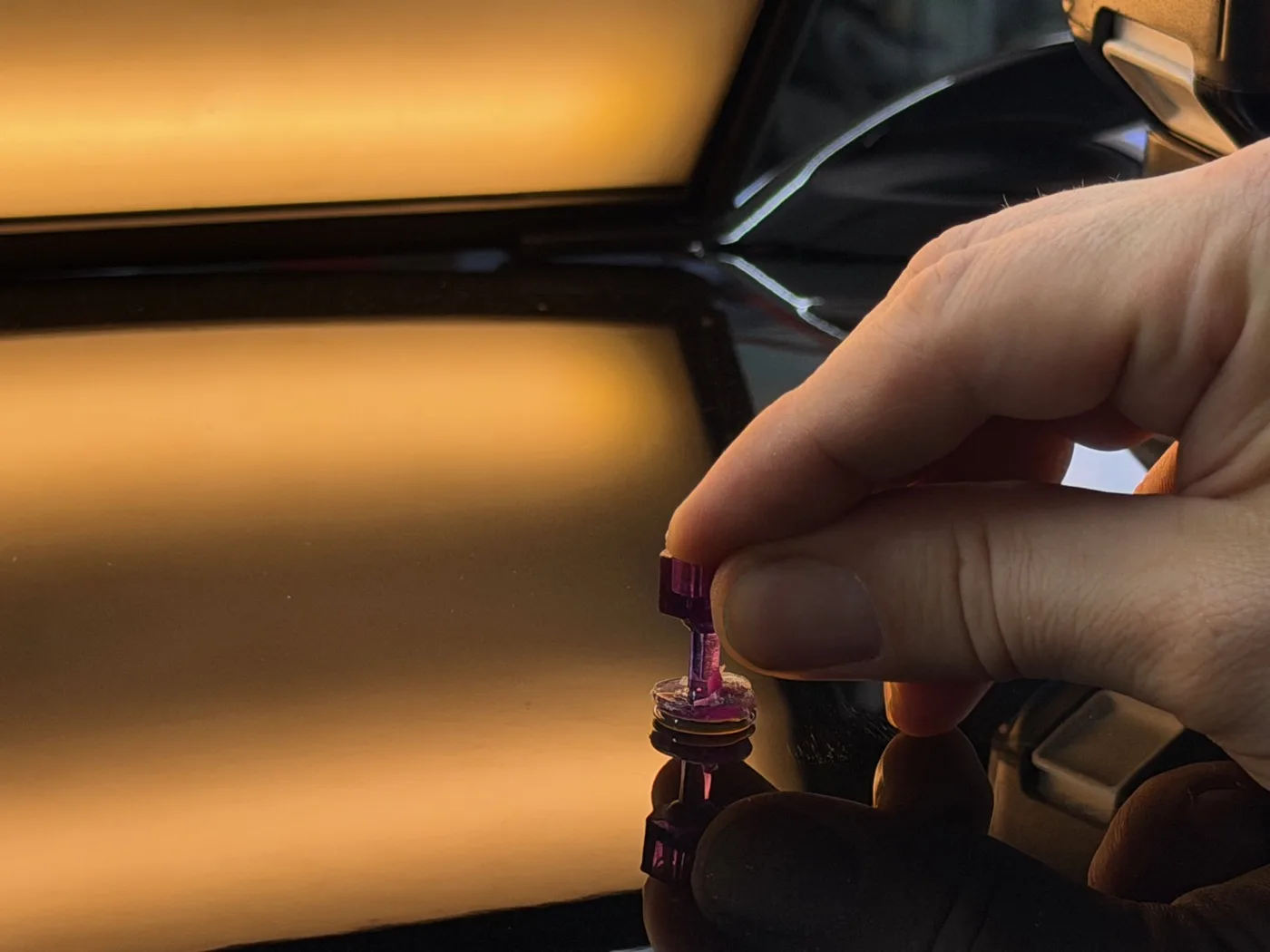 Smart Repair mit Klebetechnik: Klebeadapter zum Ausbeulen von Parkdellen ohne Lackieren bei GT Service in Eichenau bei München