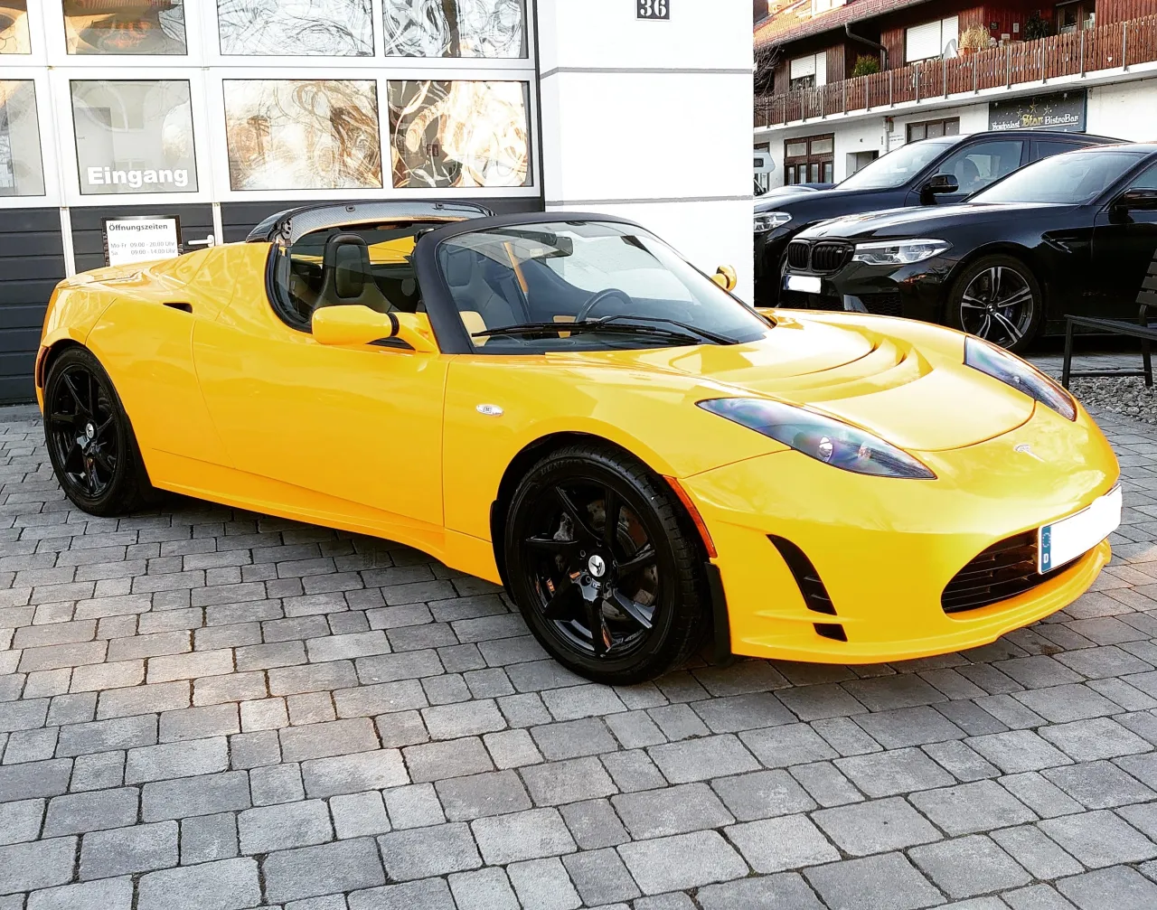 Roadster in Gelb nach Handpolitur und Lack-Refinish bei GT Service in Eichenau bei München